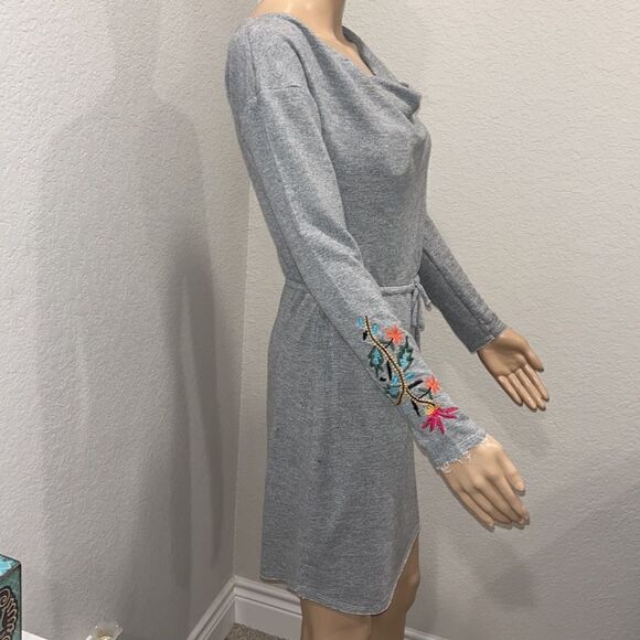 Anthropologie Dolan T-shirt grey fleece dress, w/embroidered floral appliqués - Picture 1 of 8